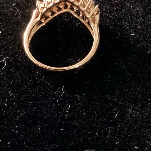 K18 V Ring with Natural Diamond 0.50 Carat - Picture 9 of 13